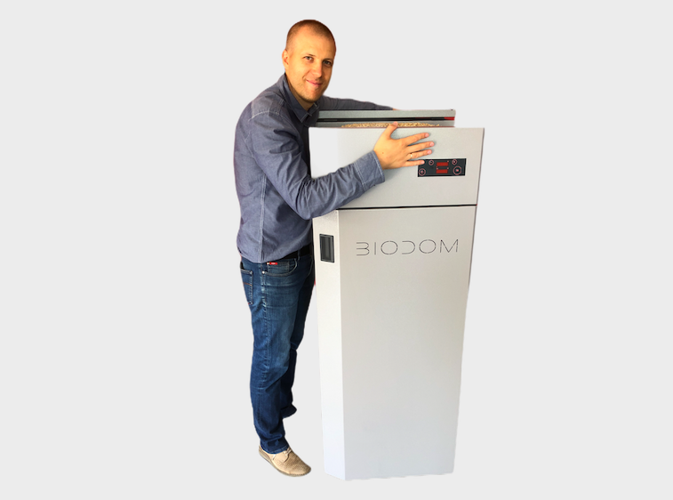 izskatās pēc ledusskapja